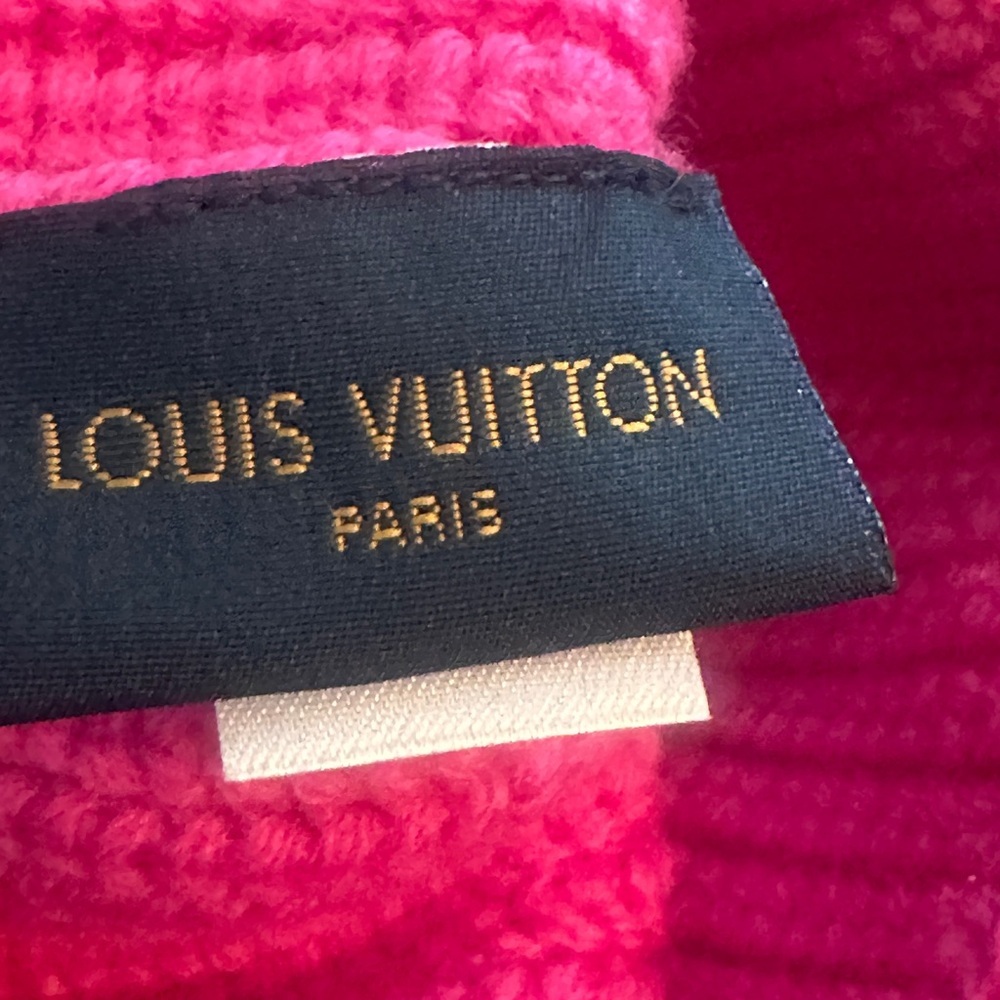 Louis Vuitton
Upside-Down Logo Wool Knit Beanie - Picture 14 of 15